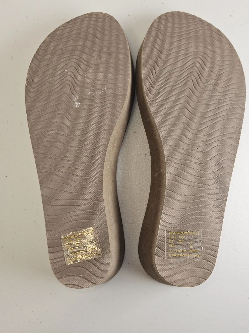 Brand New Sz 9 Reef Women’s Metallic Gold Thong Wedges H-18 JHV Brown & Gold